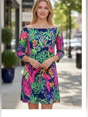 LIlly Pulitzer LAURANA DRESS in 
INDIGO ALL A GLOW
Size XS.